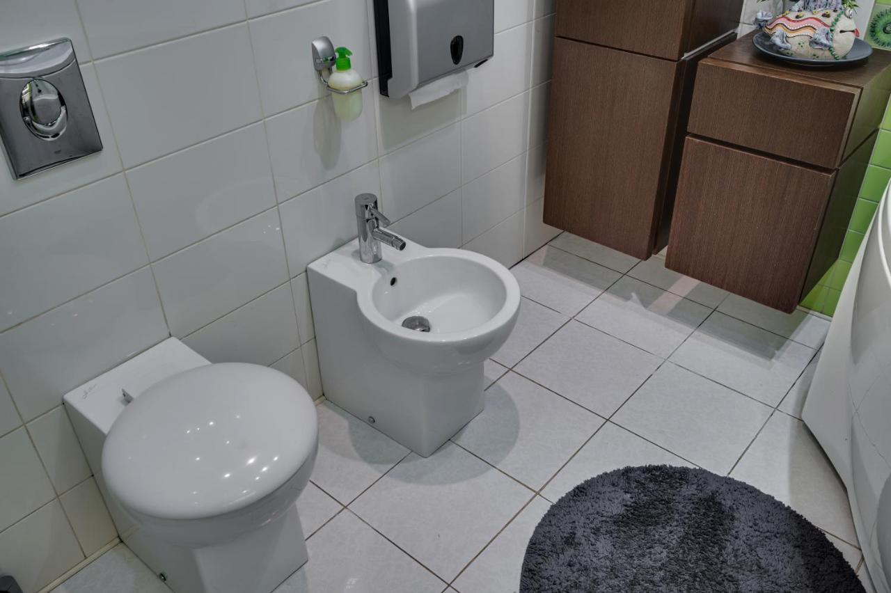 Vip Квартира, Атмосферні Boutique - Apartments Zaporizhia Esterno foto